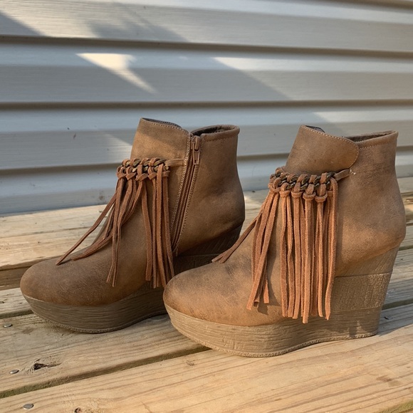 Tan wedge heel booties - Picture 3 of 4